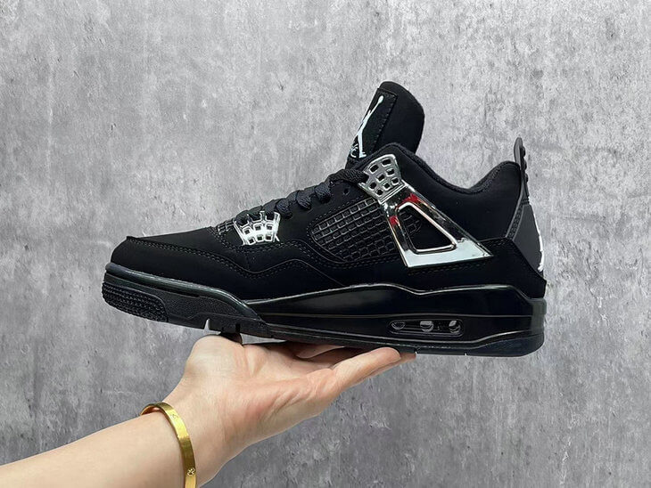 Premièrement : Les baskets Air Jordan 4 Femme se distinguent par leur design iconique et leur capacité à allier style et fonctionnalité.
