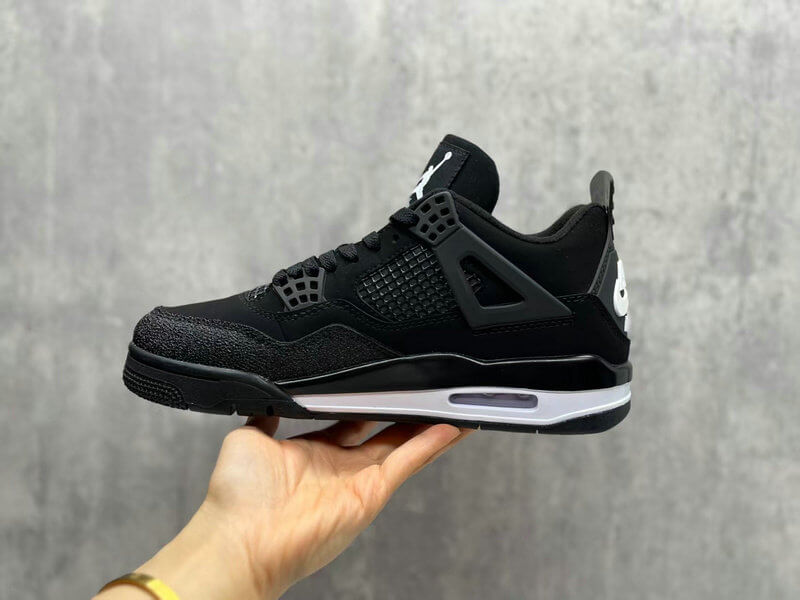 Premièrement : Les baskets Air Jordan 4 Femme se distinguent par leur design iconique et leur capacité à allier style et fonctionnalité.
