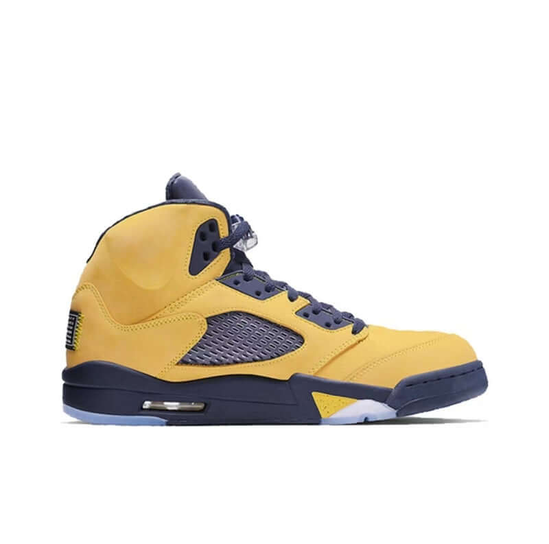 Les baskets Air Jordan 5 Femme permettent de personnaliser votre style tout en bénéficiant d’un confort supérieur.