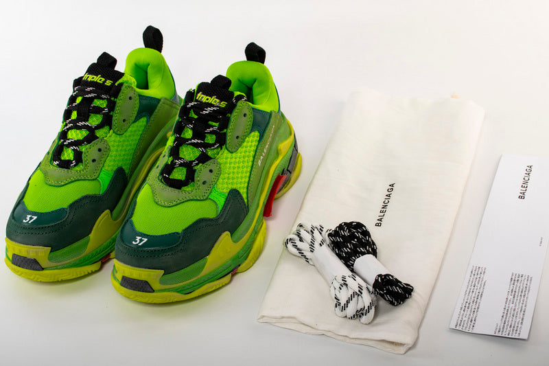 les sneakers Balenciaga Triple S "Beige Green Yellow" Femme sont un témoignage de l'engagement de Balenciaga à combiner style et innovation.