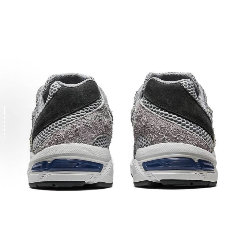 Premièrement :Les baskets Asics  offrent une combinaison parfaite de style et de performance. Leur design élégant et leurs technologies de pointe les rendent idéales pour les coureurs et les amateurs de mode.