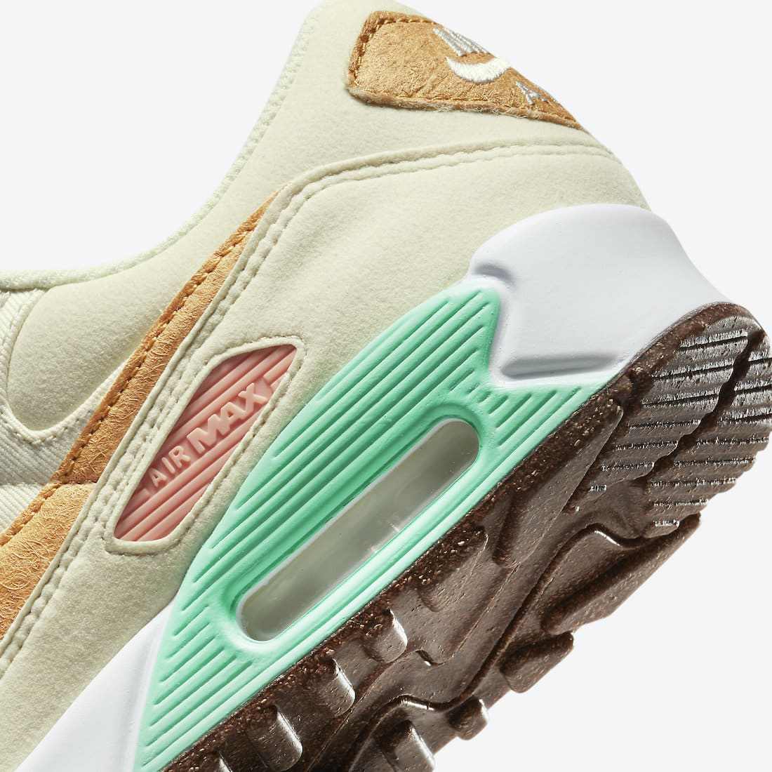 Les baskets Nike Air Max 90 Futura sont des pièces maîtresses de la mode.