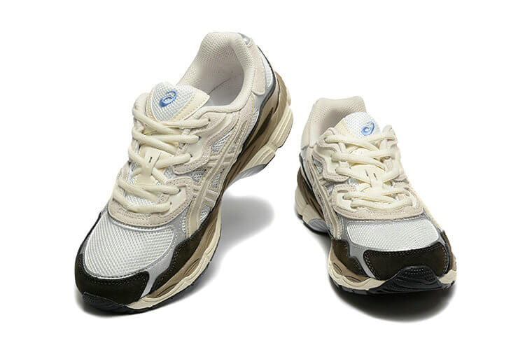 Premièrement :Les baskets Asics  offrent une combinaison parfaite de style et de performance.