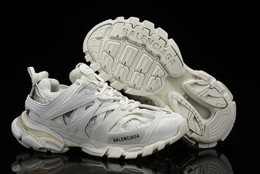 les sneakers Balenciaga Triple S "Beige Green Yellow" Femme sont un témoignage de l'engagement de Balenciaga à combiner style et innovation.