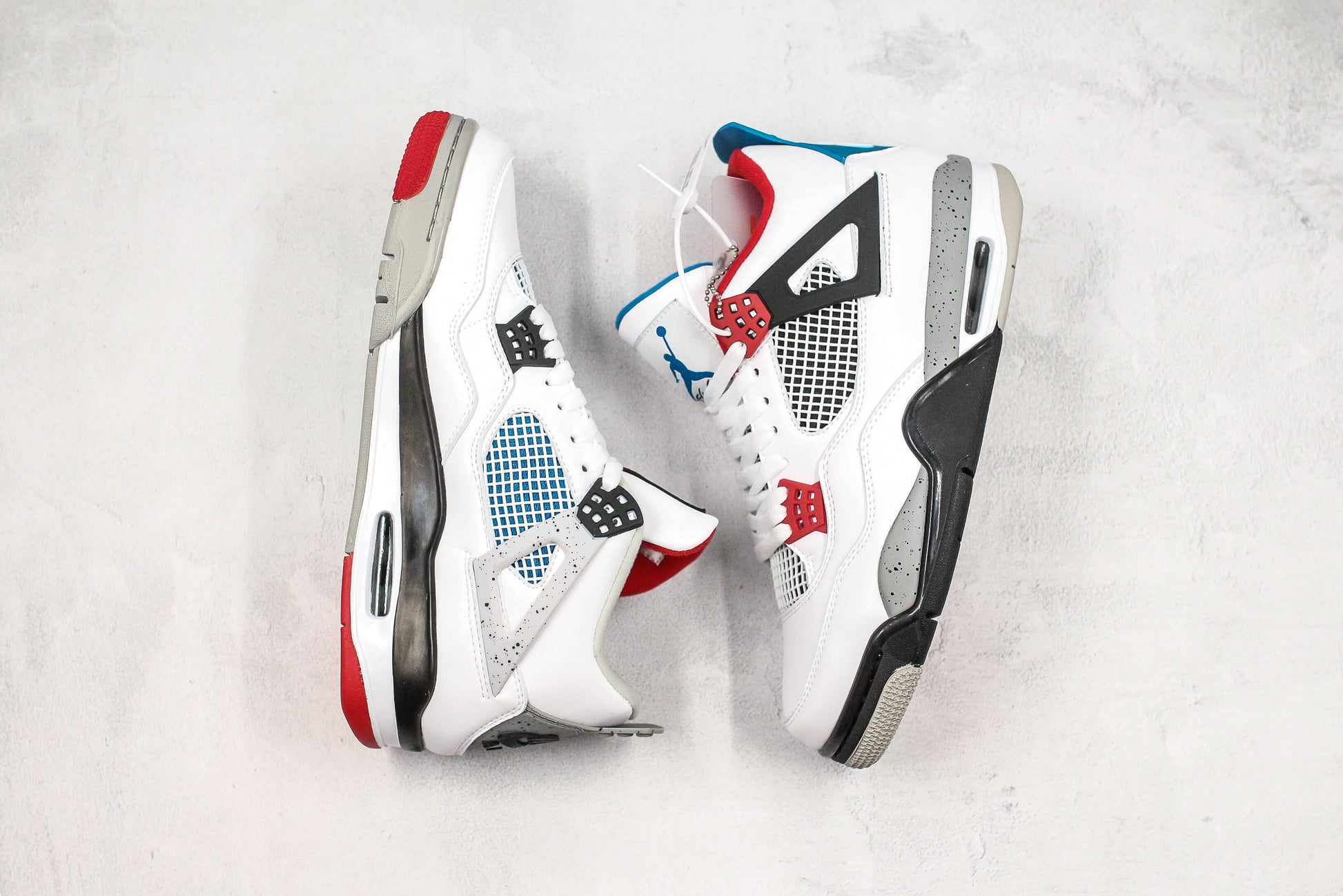Premièrement : Les baskets Air Jordan 4 Femme se distinguent par leur design iconique et leur capacité à allier style et fonctionnalité.