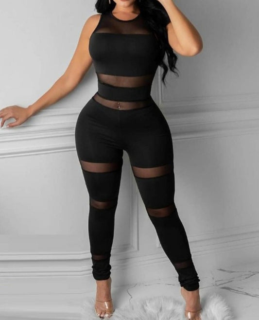 Premièrement : Osez un look audacieux avec cette Combinaison skinny sans manches en maille transparente femme. 