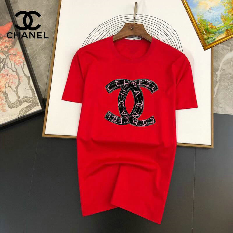 les T-shirts Chanel Femme offrent une élégance et un confort inégalés. Au meilleur prix. Le moins cher design emblématique.