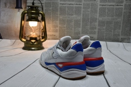 Les baskets New Balance Femme se démarquent par leur esthétique moderne et intemporelle, ainsi que par leur héritage sportif emblématique.
