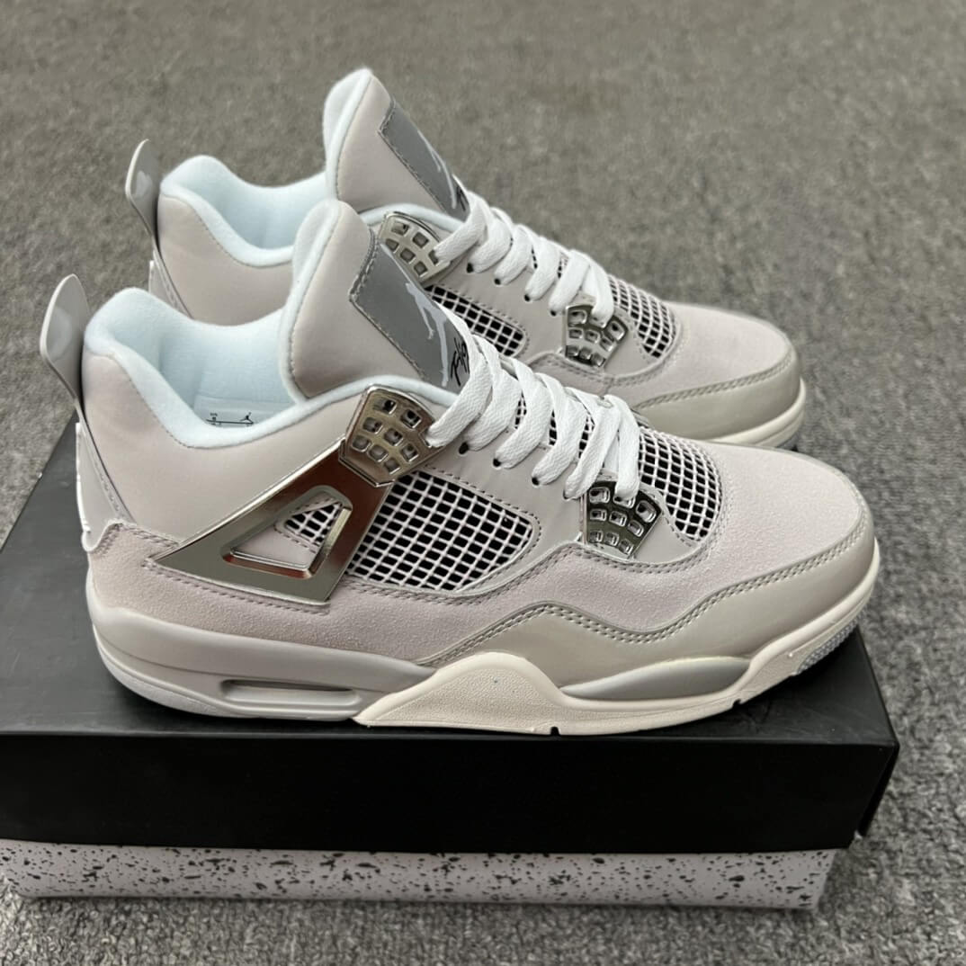 Premièrement : Les baskets Air Jordan 4 Femme se distinguent par leur design iconique et leur capacité à allier style et fonctionnalité
