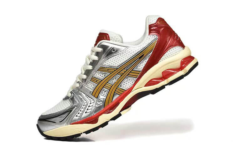 Premièrement :Les baskets Asics GEL-KAYANO offrent une combinaison parfaite de style et de performance.