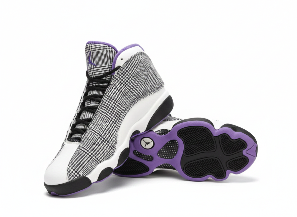 Premièrement, les baskets Air Jordan 13 Femme se démarquent par leur design audacieux et futuriste.