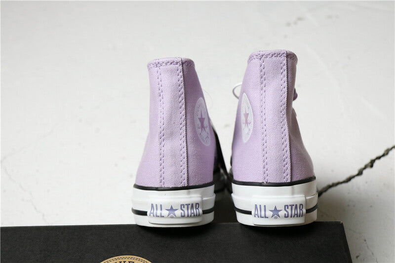 Premièrement : Les baskets Converse Femme se distinguent par leur design iconique et leur esthétique vintage.