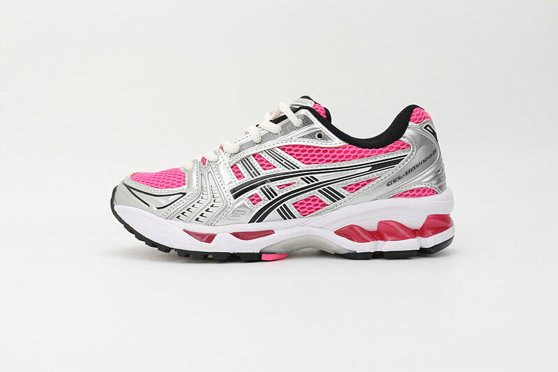 Résultats de l'engagement emblématique de la marque Asics à combiner style et innovation, les sneakers Asics Femme  sont des pièces maîtresses de la mode sportive.