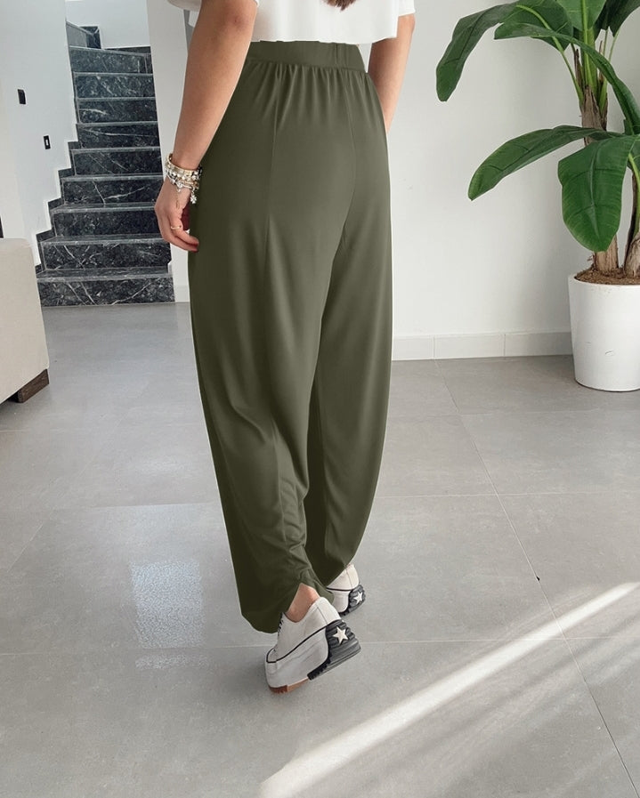 Premièrement : Ce Pantalon taille haute élastique à revers et cordon de serrage , coupe ample et décontractée , froncé Femme .