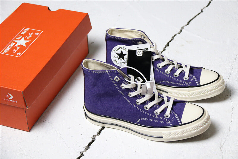 Premièrement : Les baskets Converse Femme se distinguent par leur design iconique et leur esthétique vintage.