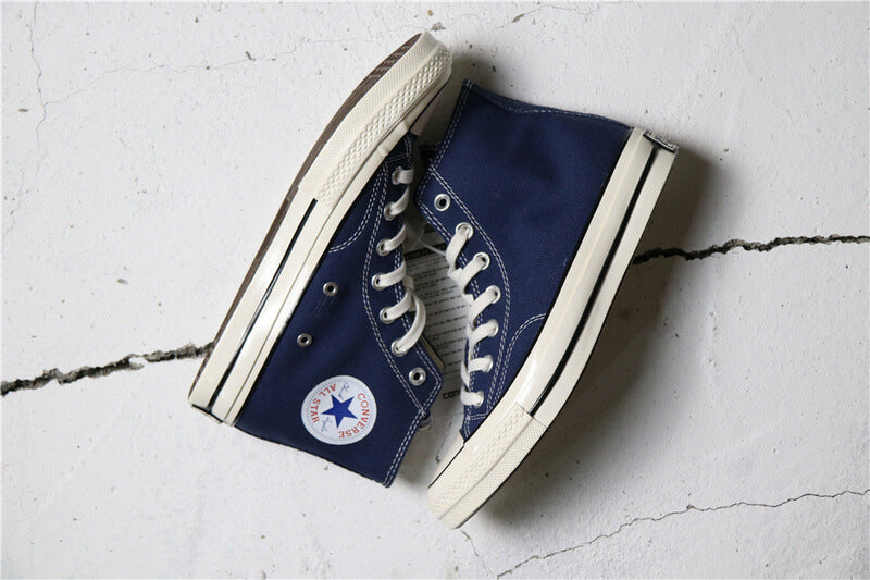 Premièrement : Les baskets Converse Femme se distinguent par leur design iconique et leur esthétique vintage.