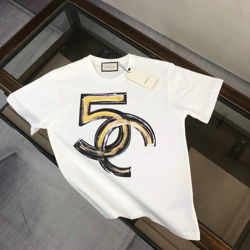 les T-shirts Chanel Femme offrent une élégance et un confort inégalés. Au meilleur prix. Le moins cher design emblématique.