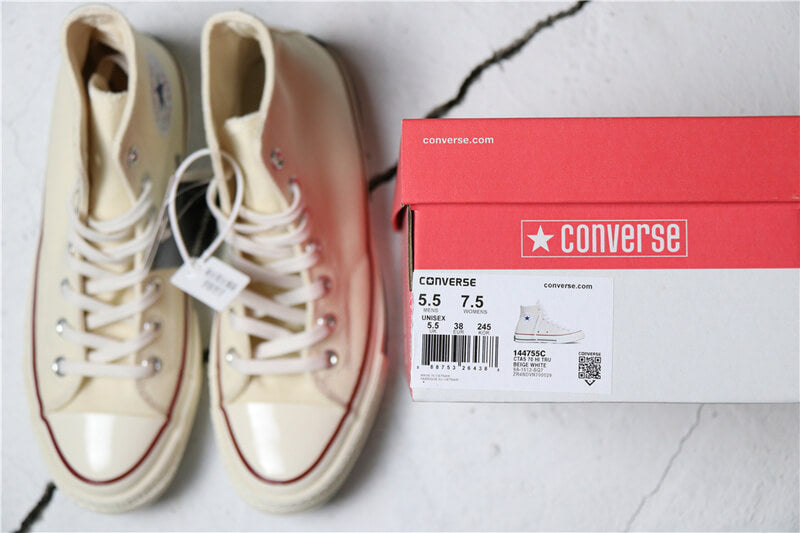 Premièrement : Les baskets Converse Femme se distinguent par leur design iconique et leur esthétique vintage.