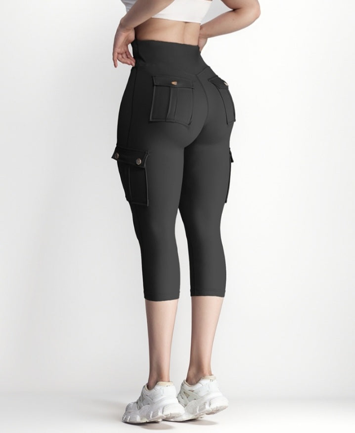 Premièrement : Ce Legging de motard taille haute avec poches à rabat pour soulever les fesses.