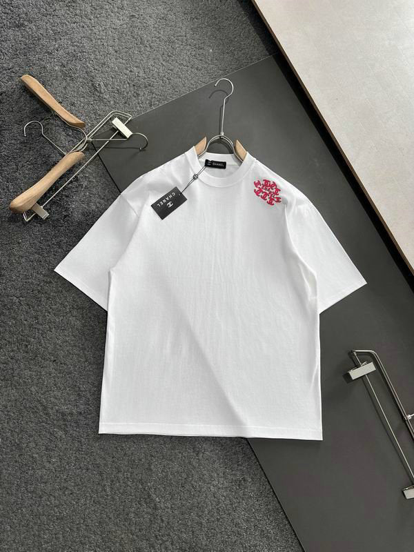 les T-shirts Chanel Femme offrent une élégance et un confort inégalés. Au meilleur prix. Le moins cher design emblématique.