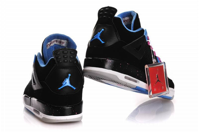 Premièrement : Les baskets Air Jordan 4 Femme se distinguent par leur design iconique et leur capacité à allier style et fonctionnalité.