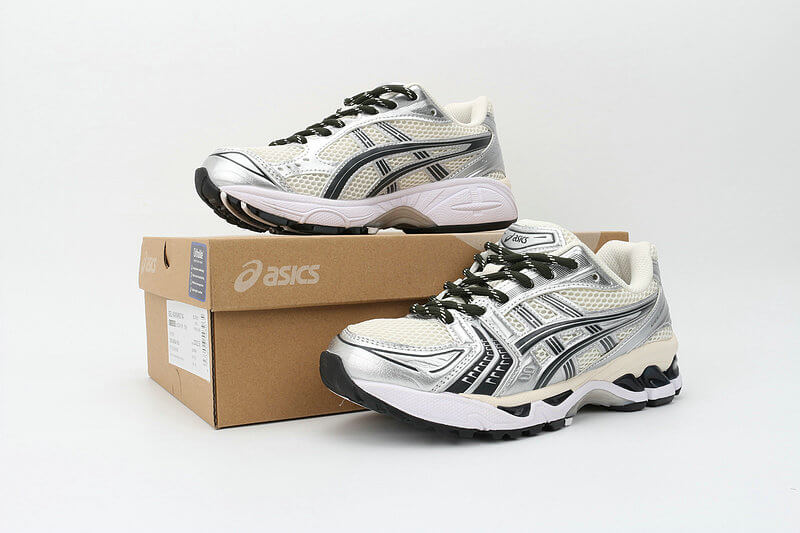 Résultats de l'engagement emblématique de la marque Asics à combiner style et innovation, les sneakers Asics Femme  sont des pièces maîtresses de la mode sportive.