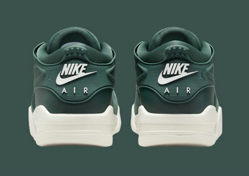 Premièrement : Les baskets Air Jordan 4 Femme se distinguent par leur design iconique et leur capacité à allier style et fonctionnalité.
