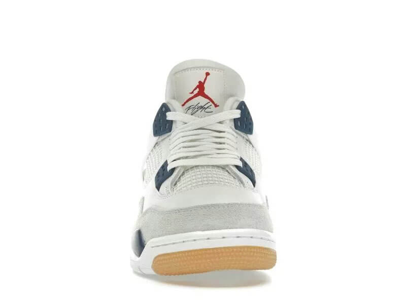 Premièrement : Les baskets Air Jordan 4 Femme se distinguent par leur design iconique et leur capacité à allier style et fonctionnalité.