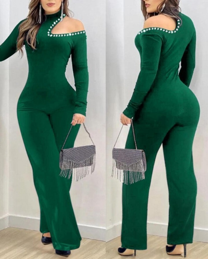 Premièrement : Brillez avec style grâce à cette Combinaison à épaules dénudées et col haut avec strass et manches longues, coupe slim évasée femme.