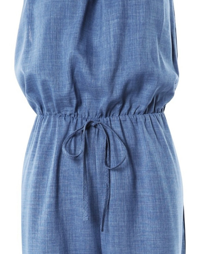 Premièrement : Adoptez un style chic et décontracté avec cette Combinaison courte décontractée à pois , et froncées sans manches avec détails noués et boutons décoratifs femme 