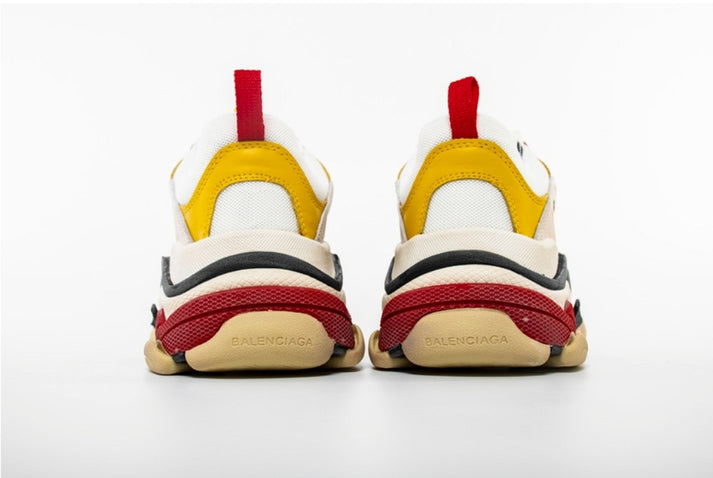les sneakers Balenciaga Triple S "Beige Green Yellow" Femme sont un témoignage de l'engagement de Balenciaga à combiner style et innovation.