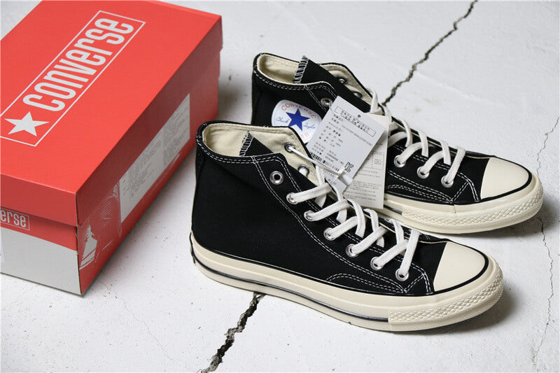 Premièrement : Les baskets Converse Femme se distinguent par leur design iconique et leur esthétique vintage.