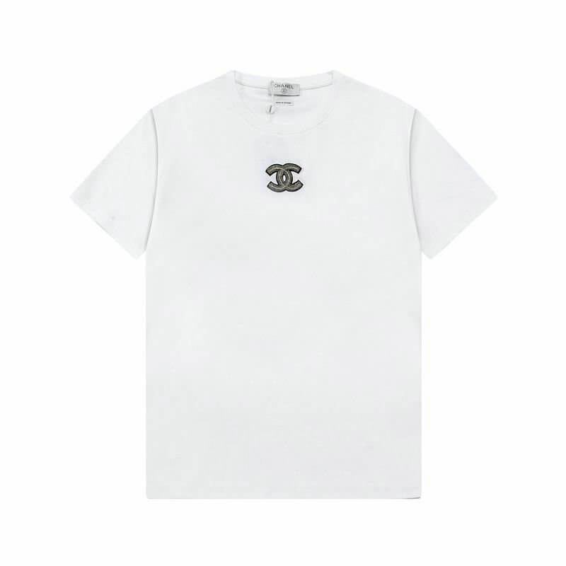 Premièrement : les T shirts Chanel Femme offrent une élégance et un confort inégalés.