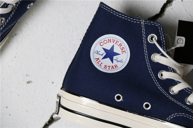 Premièrement : Les baskets Converse Femme se distinguent par leur design iconique et leur esthétique vintage.