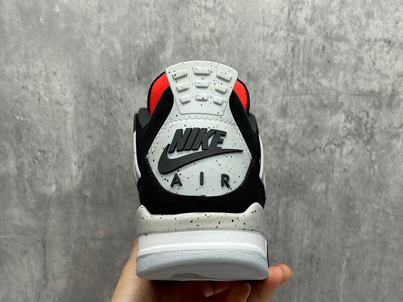 Premièrement : Les baskets Air Jordan 4 Femme se distinguent par leur design iconique et leur capacité à allier style et fonctionnalité.