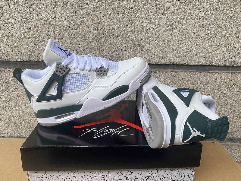 Premièrement : Les baskets Air Jordan 4 Femme se distinguent par leur design iconique et leur capacité à allier style et fonctionnalité.