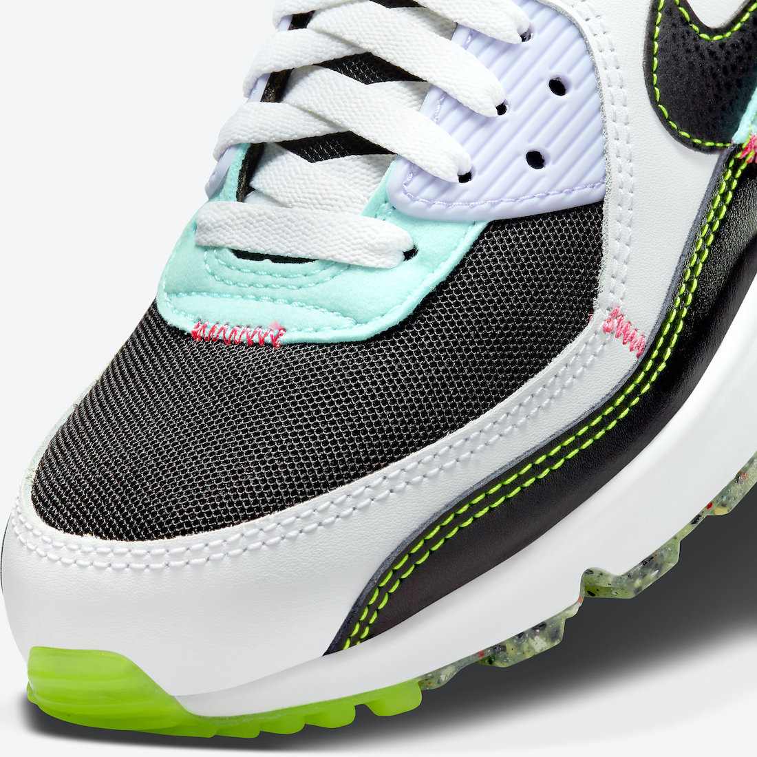 Les baskets Nike Air Max 90 Futura sont des pièces maîtresses de la mode.