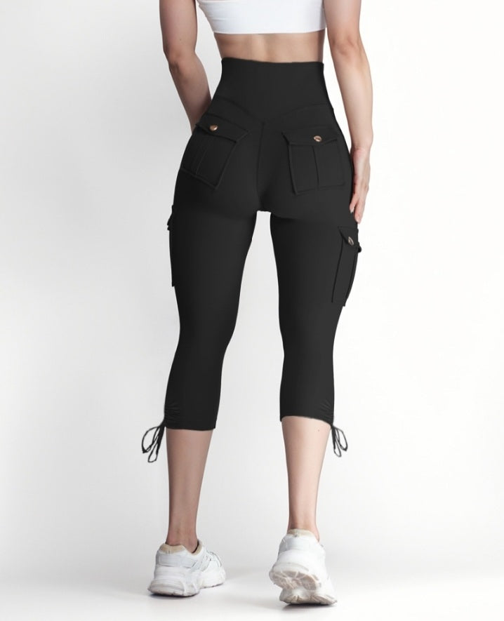 Premièrement : Ce Legging de motard taille haute avec poches à rabat pour soulever les fesses.