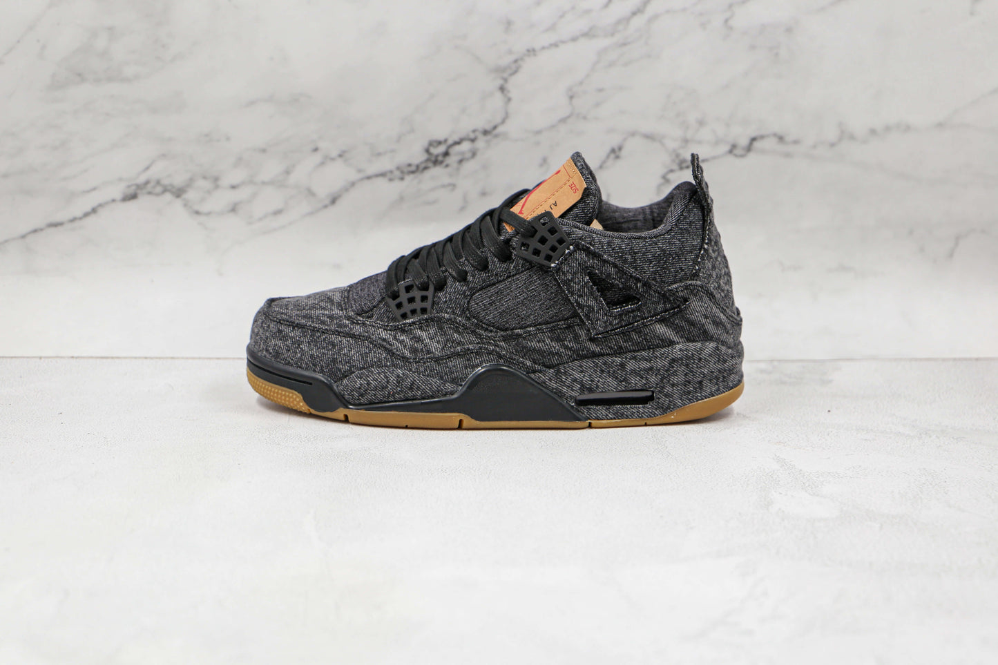 Premièrement : Les baskets Air Jordan 4 Femme se distinguent par leur design iconique et leur capacité à allier style et fonctionnalité.