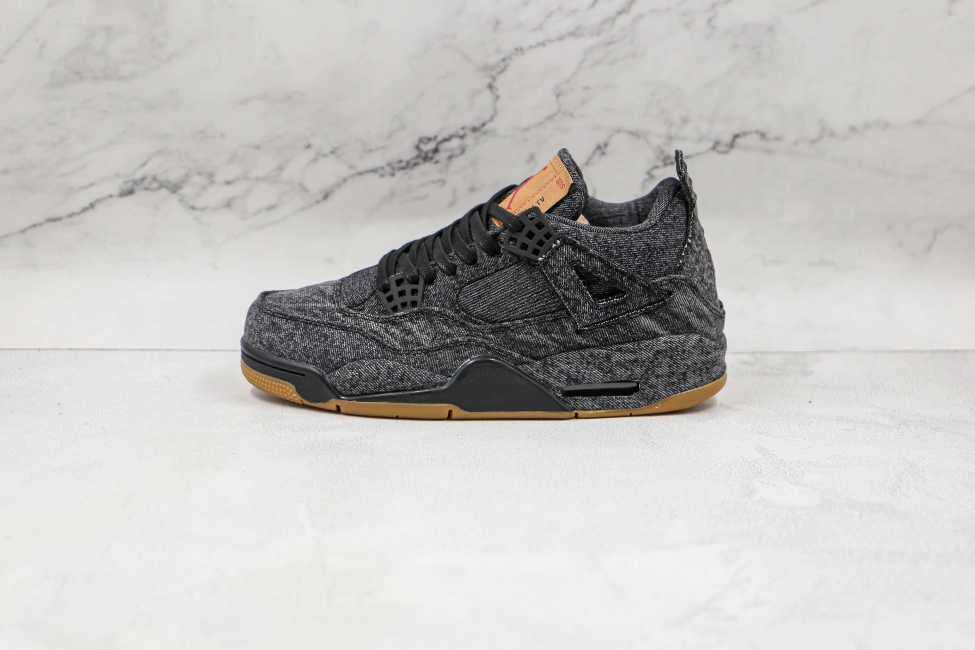 Premièrement : Les baskets Air Jordan 4 Femme se distinguent par leur design iconique et leur capacité à allier style et fonctionnalité.