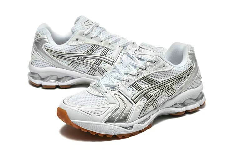 Premièrement :Les baskets Asics GEL-KAYANO offrent une combinaison parfaite de style et de performance.