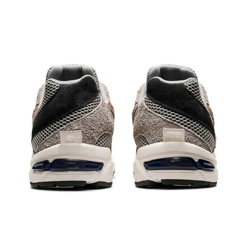 Premièrement :Les baskets Asics  offrent une combinaison parfaite de style et de performance. Leur design élégant et leurs technologies de pointe les rendent idéales pour les coureurs et les amateurs de mode.