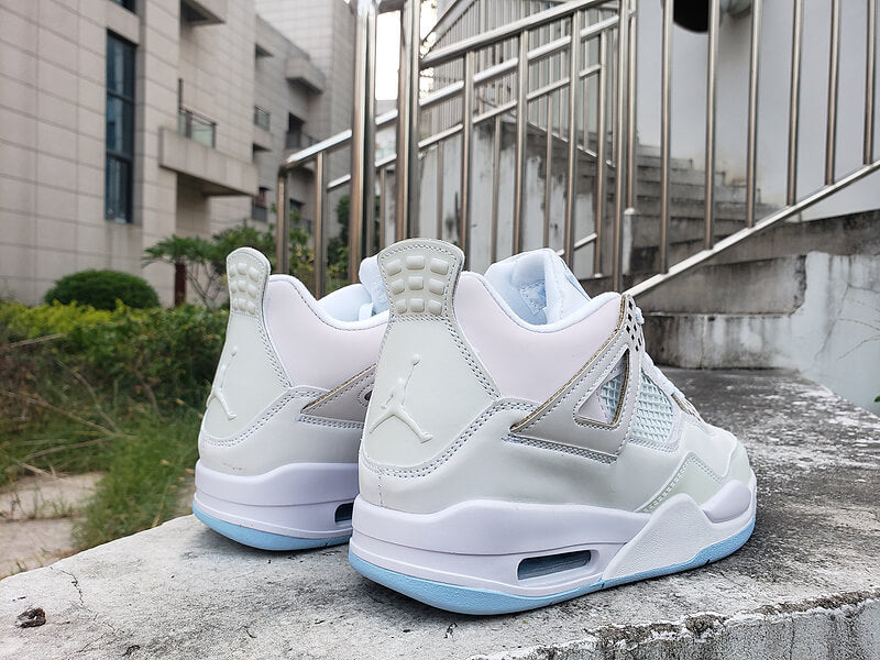 Premièrement : Les baskets Air Jordan 4 Femme se distinguent par leur design iconique et leur capacité à allier style et fonctionnalité.