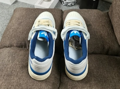 Premièrement : Les baskets Adidas Forum 84 Low OG "Bright Blue" Femme combinent performance et style de manière exceptionnelle.