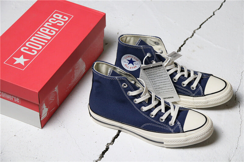 Premièrement : Les baskets Converse Femme se distinguent par leur design iconique et leur esthétique vintage.