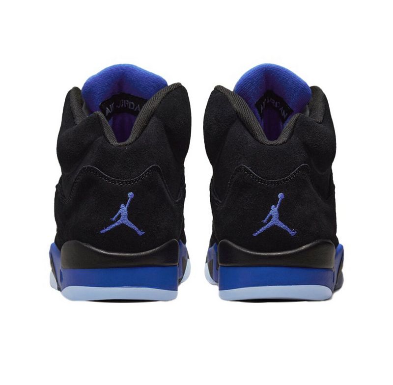 Les baskets Air Jordan 5 Femme permettent de personnaliser votre style tout en bénéficiant d’un confort supérieur.