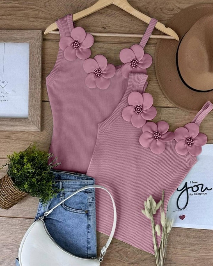 Premièrement : Ce 1 débardeur en tricot à motif floral et perles décoratives sans manches femme.