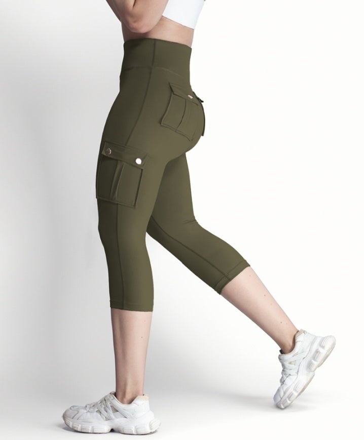 Premièrement : Ce Legging de motard taille haute avec poches à rabat pour soulever les fesses.