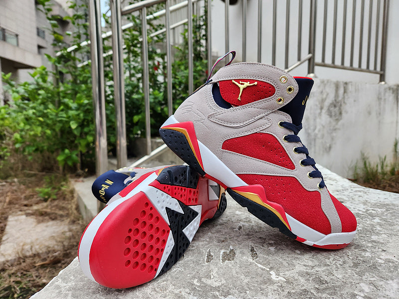 Premièrement, les baskets Air Jordan 7 Femme se distinguent par leur design iconique et leur confort exceptionnel.