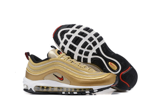 Premièrement, les baskets Nike Air Max 97 Femme incarnent un design emblématique et audacieux.

Inspirées des lignes fluides des trains à grande vitesse japonais.